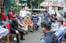 Bima Arya Bagikan Masker...