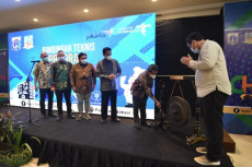 Menyelamatkan Industri...