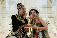 Adipati Dolken Sebut...