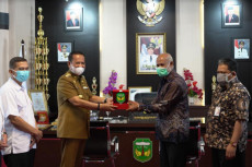 BKN Makassar Serahkan...