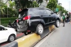 Heboh, Mobil Innova...