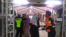 Liburan Berakhir, Ribuan...
