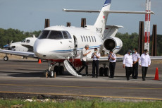 Naik Jet Khusus, 3 Menteri...