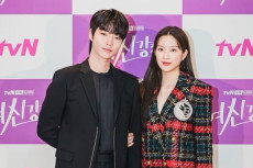 Moon Ga-young dan Hwang...