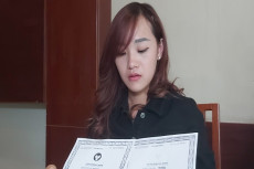 Anaknya Dibawa Kabur,...