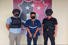 Ancam Korban dengan...