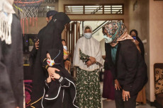 Kunjungi Rumah Duka...