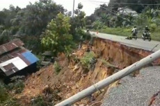 Jalan Trans Kalimantan...