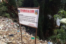 Membelah Jakarta dan...