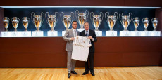 Eden Hazard Pemain Terbaik...