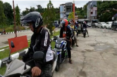 Warga Mamuju Terpaksa...