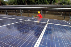 Taman Panel Surya ala...