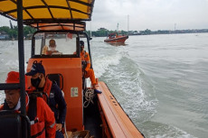 Kapal Bertabrakan, 12...