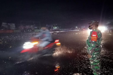 Gelombang Pasang Setinggi...