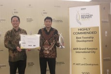 Sabet Lima Penghargaan,...