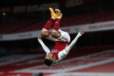 Ada Senyum Arteta di...