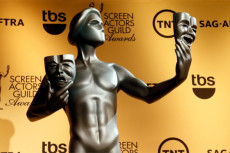 Bentrok dengan Grammy,...