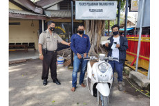 Curi Motor Teman, Sopir...