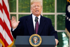 Trump Obral Grasi di...