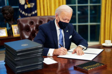 Biden Sapu Bersih Kebijakan...