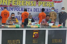 Seorang Gadis Digilir...