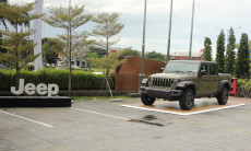 Jeep Punya Dua Bengkel...