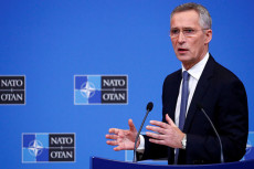 NATO Desak Rusia Perpanjang...