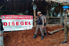 Penyegelan Warung Jadi...