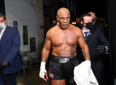 Mike Tyson Tahu Diri...