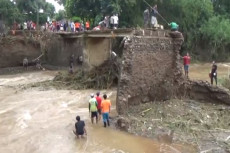 Banjir Bandang Terjang...