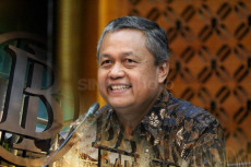 Rupiah Sentuh Level...