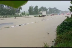 Tol Cipali Kebanjiran,...