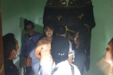 Sopir Taksi Online di...