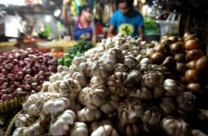 Bantah Stok Bawang Putih...