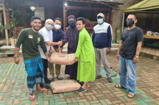 Polri Salurkan Bantuan...