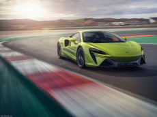 McLaren Artura, Mobil...