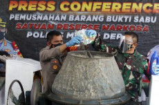 Mesin Ini Hancurkan...