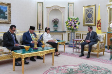 Sultan Brunei Minta...