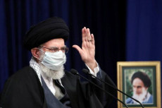 Sentil Biden, Khamenei:...
