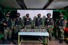 Di Tengah Konflik Papua,...