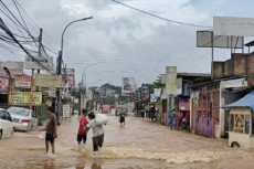 Banjir Selutut Orang...