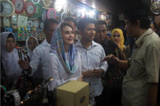 Seru, Arumi Bachsin...