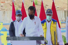 Resmikan Bendungan Napun...