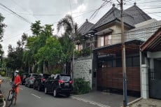 KPK Geledah Rumah Politikus...