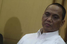 Pakar Hukum Melihat...