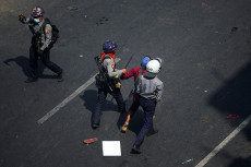 Junta Menggila, AS Ancam...