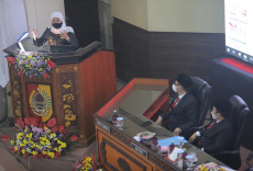 Gubernur Khofifah Minta...