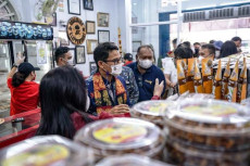 Menparekraf Ajak Masyarakat...