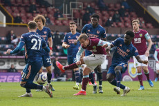 Unggul Dulu, Arsenal...