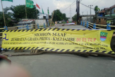 Tunggu Diperbaiki, Jembatan...